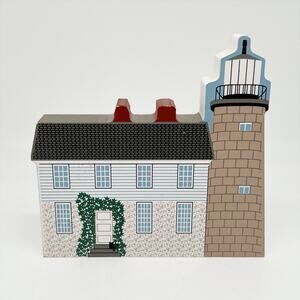 Vintage The Cat's Meow White Head Lighthouse 2000 Collector's Club House